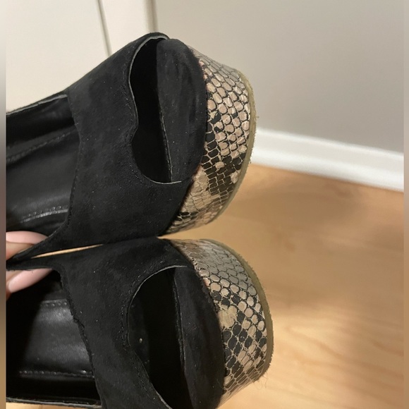 Express Black Snakeskin Open Peep Toe Wedges - Picture 7 of 8